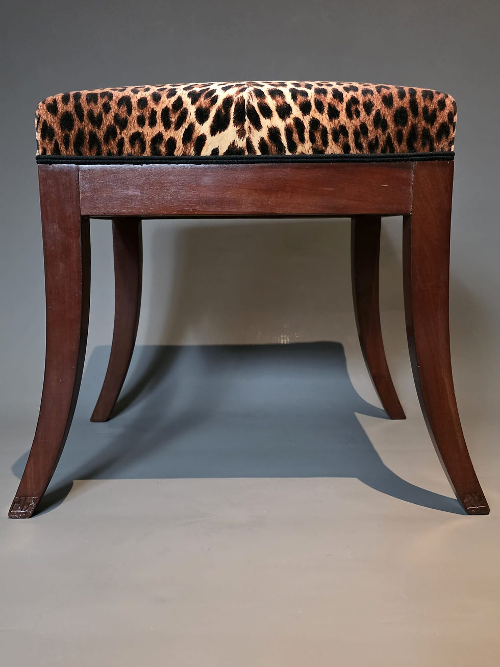 Thumbnail: Jacob Frères Rue Meslée,  tabouret estampillé d’époque Consulat.