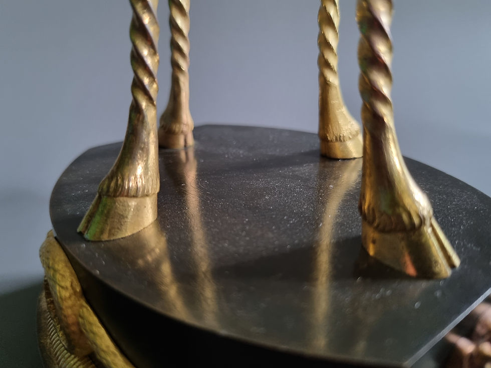 Thumbnail: Époque Directoire-Consulat: Belle Pendule Aux Têtes De Faunes.