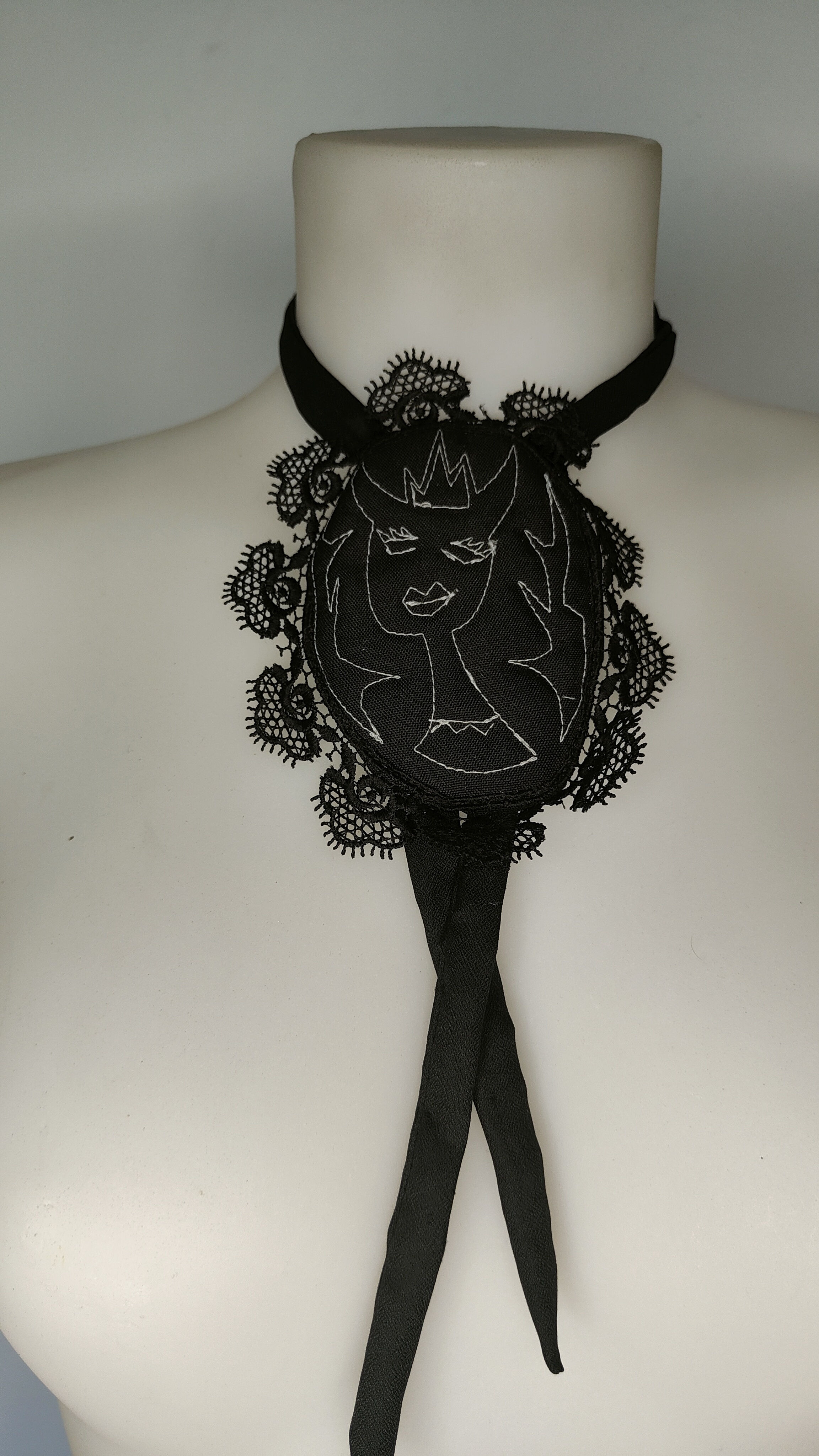 Collier Amulette Reine