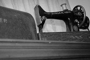 Old-Fashioned-Sewing-Machine.jpg