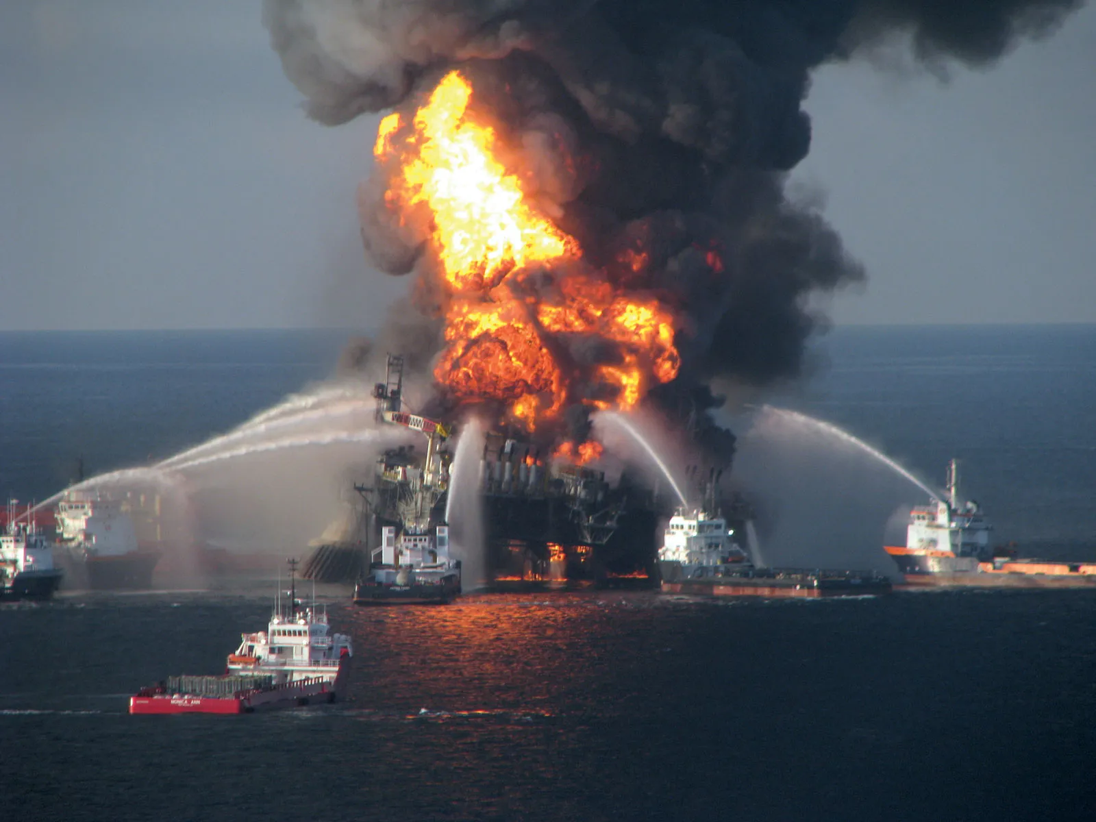 Fireboat-response-crews-blaze-oil-rig-Deepwater-April-21-2010.webp