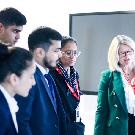 Guiding Students Through the Final Thesis 