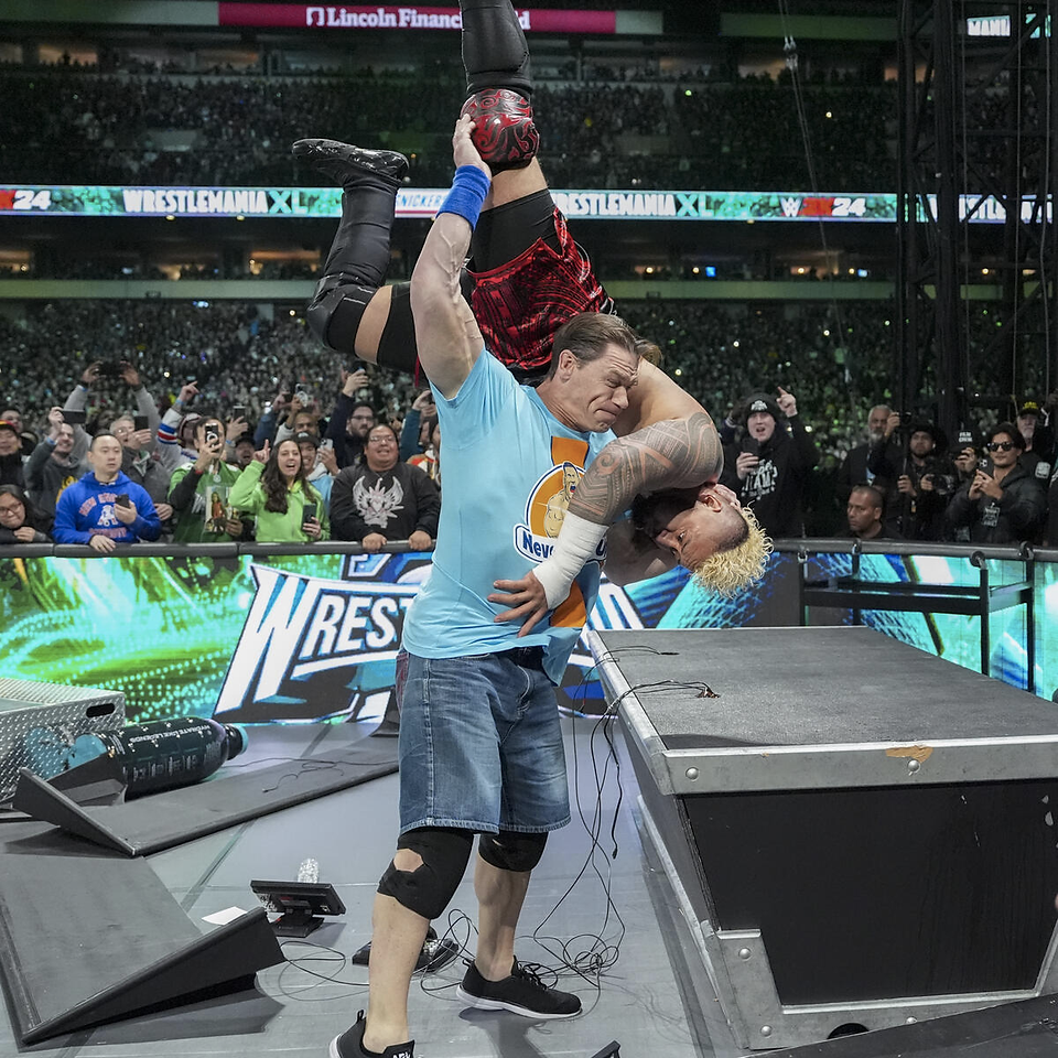 Cena Slams Solo