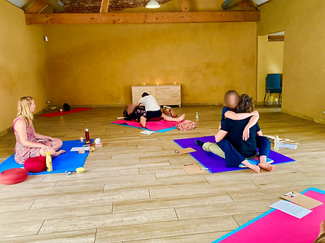 tantra massage in limburg, tantra voor koppels, tantra retreat, tantra massage cursus voor koppels, relatietherapie in limburg, relatietherapeut, intimiteitscoach, betere relatie met je partner, betere communicatie in relatie, tantra koppels relatie, retreat koppels