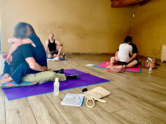 tantra massage in limburg, tantra voor koppels, tantra retreat, tantra massage cursus voor koppels, relatietherapie in limburg, relatietherapeut, intimiteitscoach, betere relatie met je partner, betere communicatie in relatie, tantra koppels relatie, retreat koppels