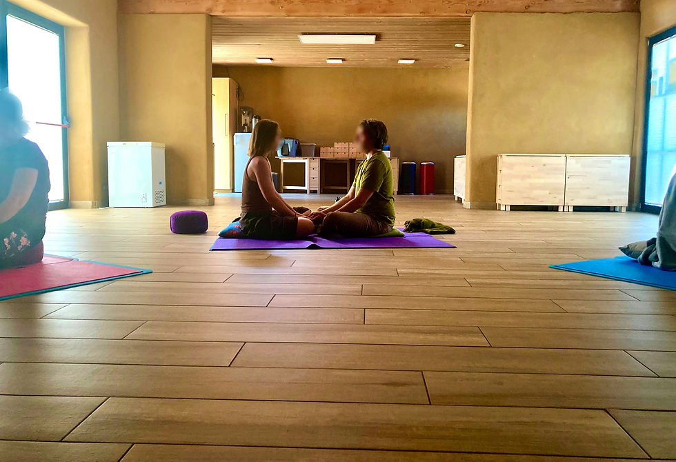 oefenen met partner voor meer verbinding in relatie, witte tantra, lichaamsgerichte koppelcoaching bij Connected Hearts in Limburg