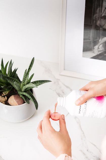 hands filling small mug with ping beauty supplement 