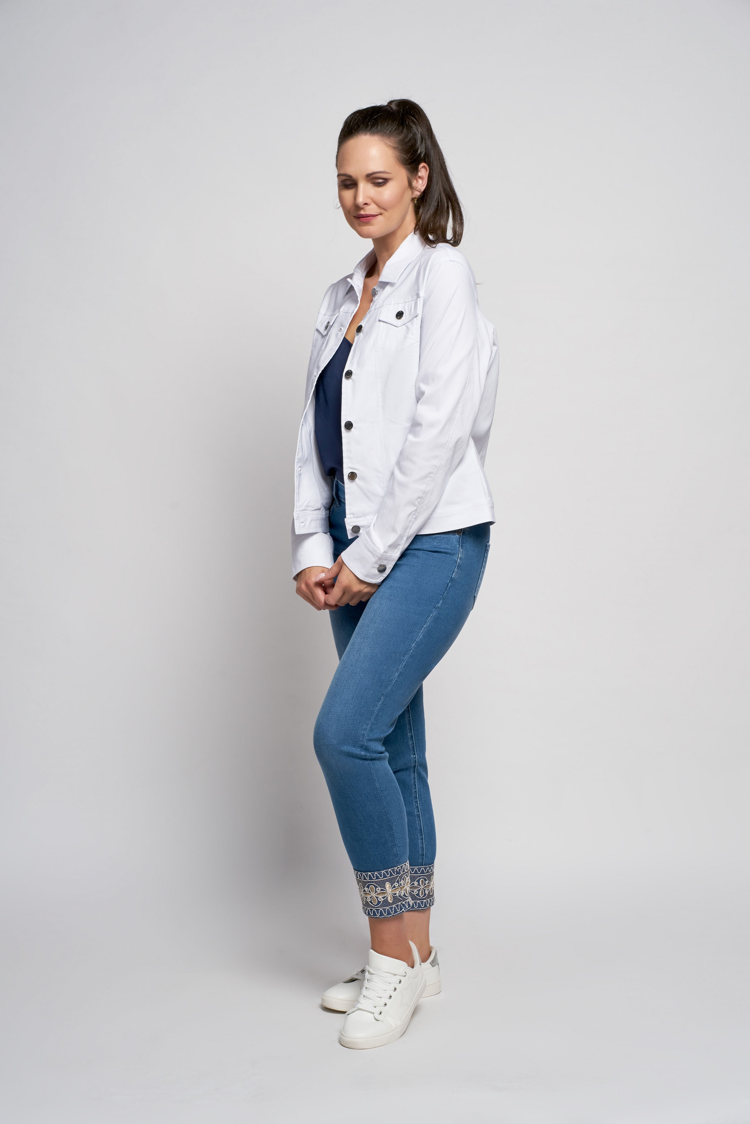 PINNS BUTTON DOWN BENGALINE JACKET in WHITE (565JK)