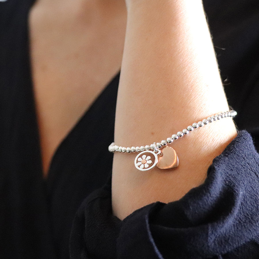 Thumbnail: Silver plated stretch bracelet with daisy and heart charms (03491)