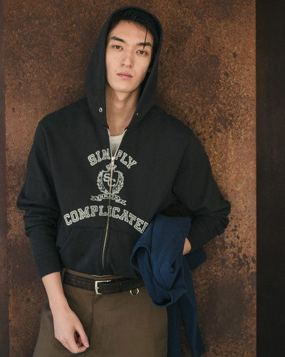 26SS】Simply Complicated COLLEGE ZIP HOODIE-BLACK | NOUVERTEmagazine