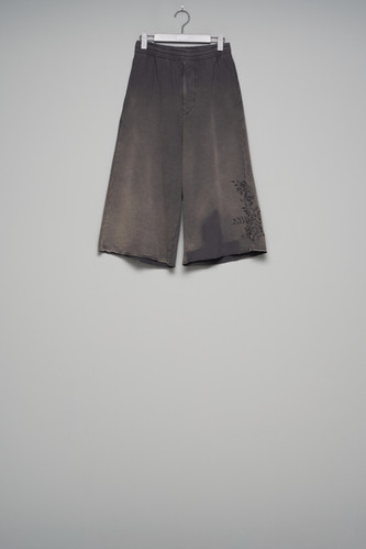 26SS】MASU FLOWER EMBROIDERY SWEAT SHORTS - BLACK | NOUVERTEmagazine