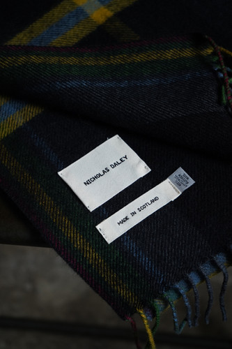 25AW】NICHOLAS DALEY TARTAN SCARF - BLACK | NOUVERTEmagazine