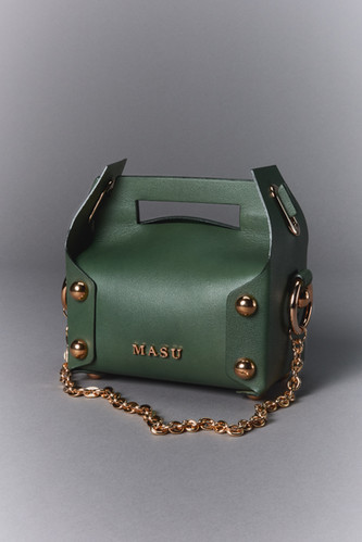 26SS】MASU LEATHER CAKE BAG - MOSS GREEN | NOUVERTEmagazine