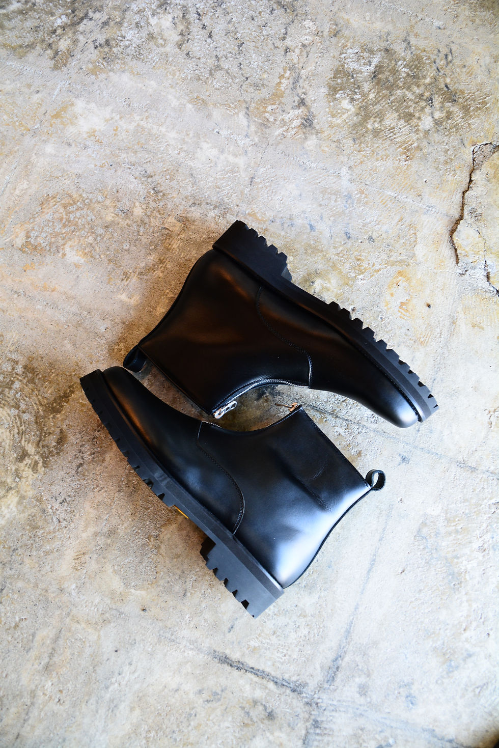 Thumbnail: 【26AW】Tomo &Co PULL TAB ZIP BOOTS vibram tank sole-Dupuy Box Calf Black / Vibram