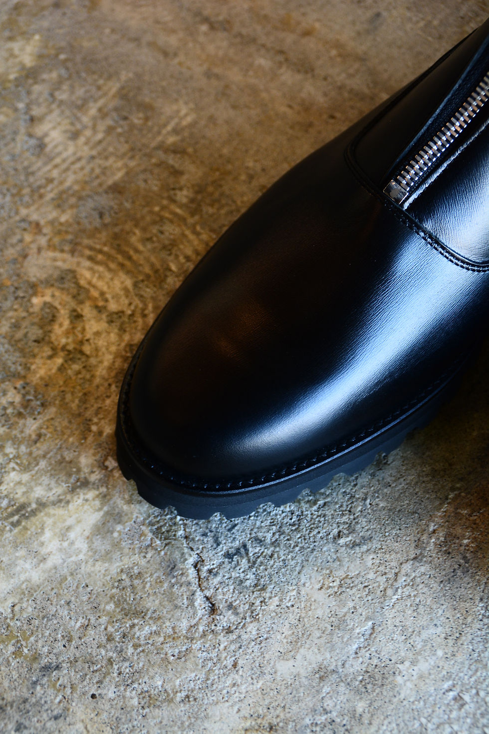 Thumbnail: 【26AW】Tomo &Co PULL TAB ZIP BOOTS vibram tank sole-Dupuy Box Calf Black / Vibram