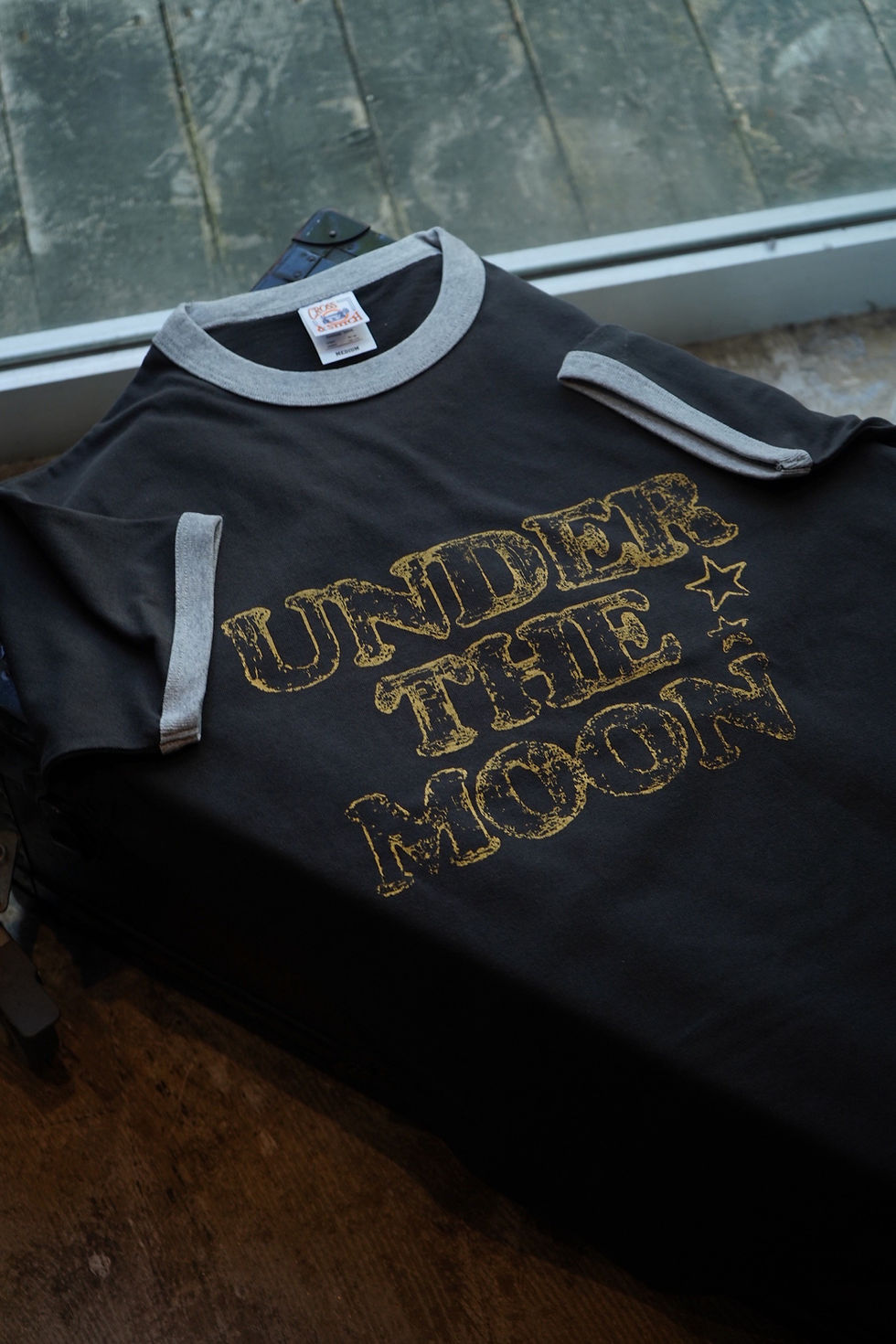 サムネイル： 【6月中納品予定】“UNDER THE MOON” RINGER TEE - SUMI BLACK × GRAY