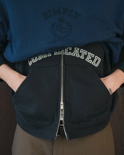 26SS】Simply Complicated COLLEGE ZIP HOODIE-BLACK | NOUVERTEmagazine