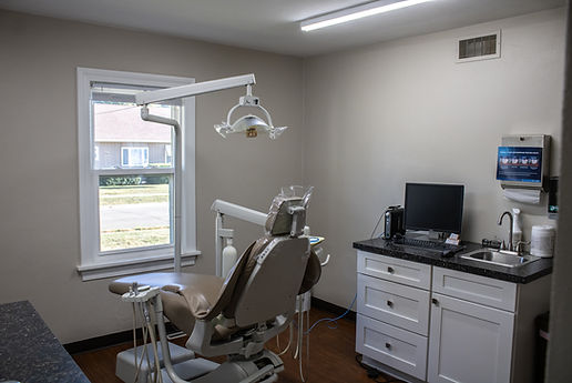 alt="Freeport Dental exam room"