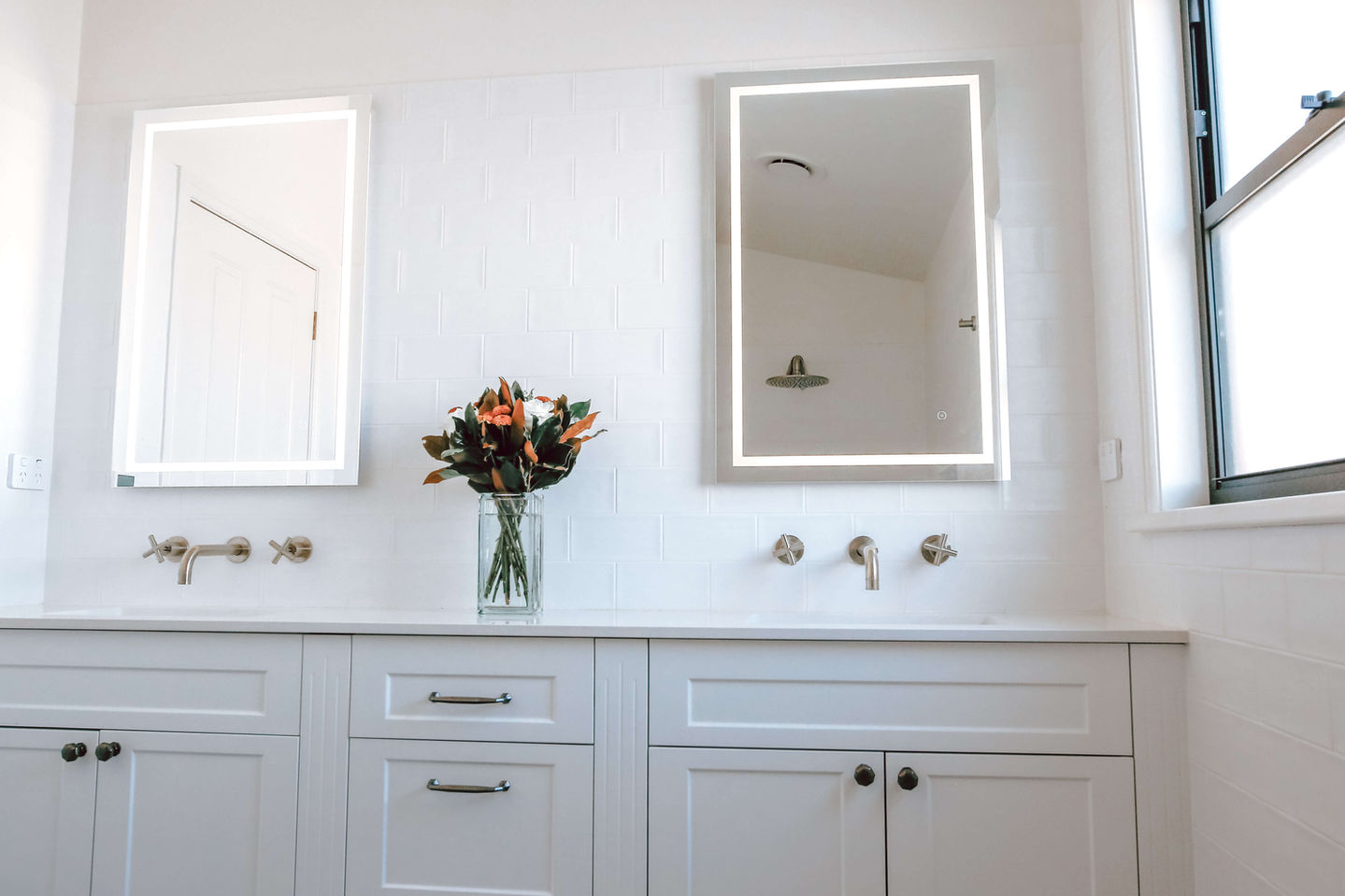 jones-total-building-bathurst-extension-lordst-ensuite-mirror-detail.jpg