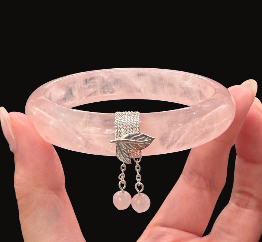 Hình thu nhỏ: Vòng Thạch Anh Hồng charm bạc