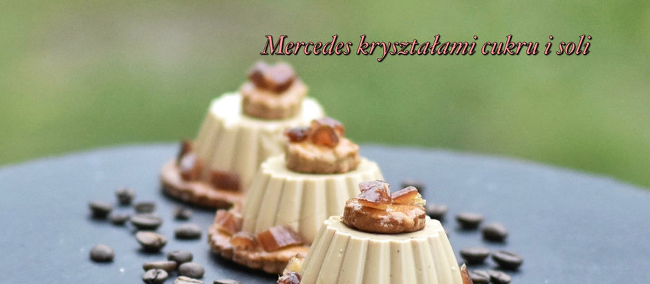 KAWOWA PANNA COTTA NA KAWOWO-CYNAMONOWYM KRUCHYM CIASTECZKU I DAKTYLE