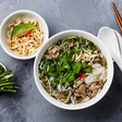 Sự thật là: ăn phở đúng cách không hề gây béo, thậm chí phở có thể là một bữa ăn cân bằng và tốt cho sức khỏe nếu được chế biến đúng quy trình