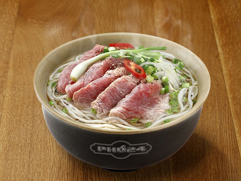 Phở Tái – Vẻ tinh tế làm nên sức hút của phở Việt