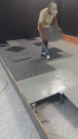 aplicação de revestimento carpete