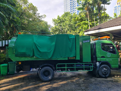 วันอาทิตย์ตอนเช้าไปร่วมงานไม่เทรวมของกทม. มาค่ะ เป็นโครงการนำร่องแยกขยะเศษอาหารออกจากขยะทั่วไป ส่วนขยะรีไซเคิลก็ส่งขายกันไปตามแต่ละบ้านเรือน