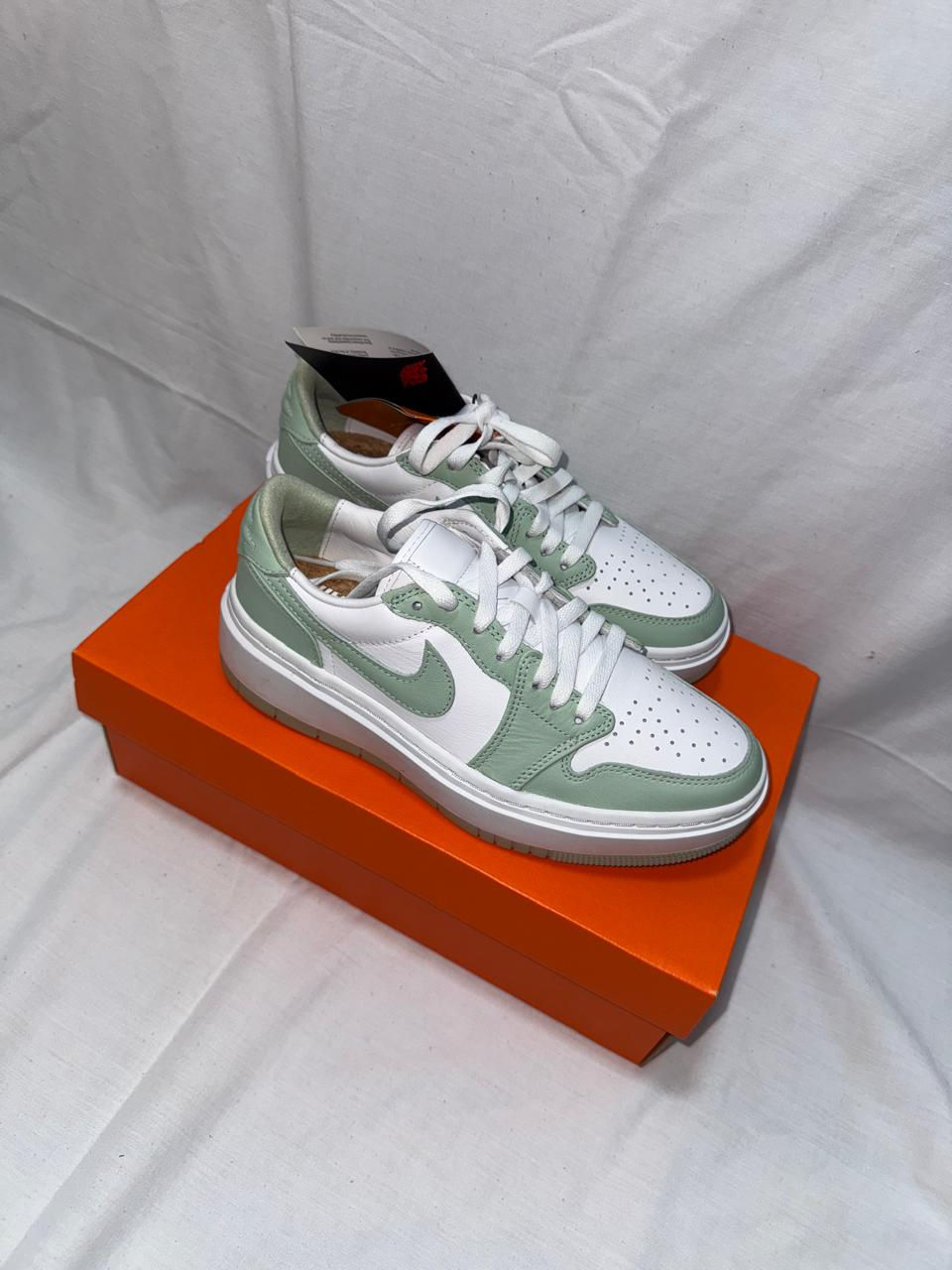 tenis air jordan 1 elevate low na cor branca e verde