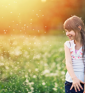 Fille dans les champs