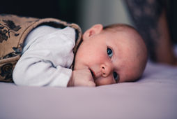 Neugeborenenshooting zu Hause, Home-Reportage, Newborn, Familie