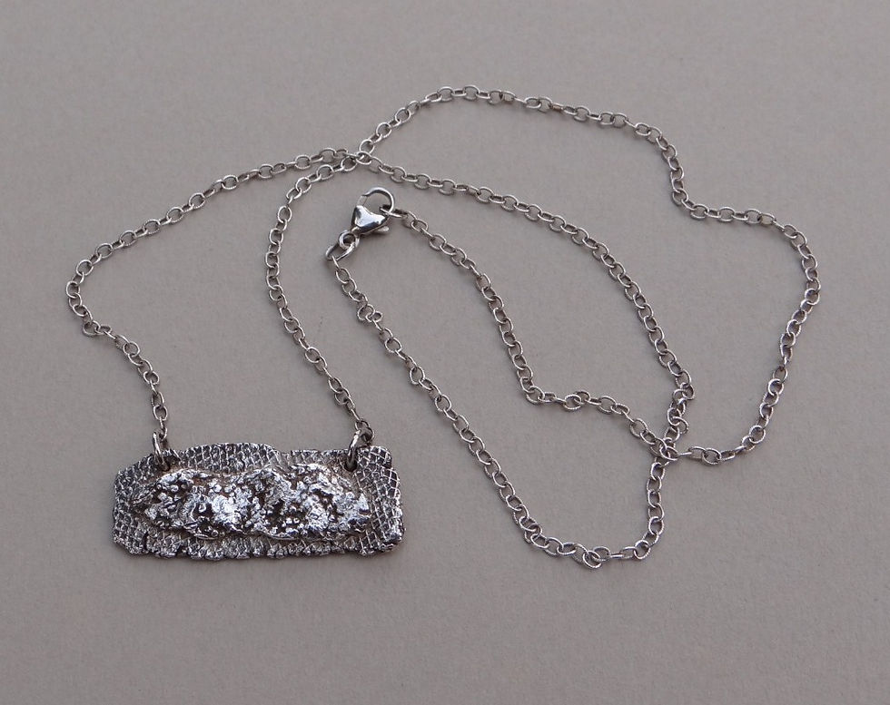 Thumbnail: Stratigraphic Necklace