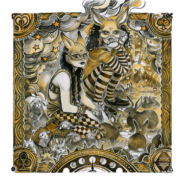 Deux jeunes femmes portant des masques de lapin dans un univers steampunk au ton chaud et monochrome par Winona Adamon (Charline Mahroug)