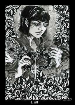 Femme au cheveux carré pourtant trois masques dans les mains