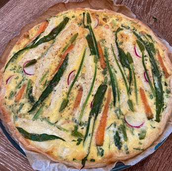 Quiche brie asperge carottes radis sauge