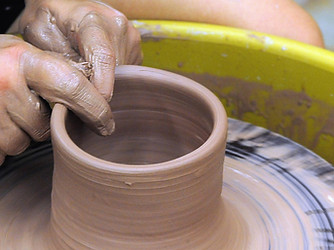 potters-wheel-3873236_1920.jpg
