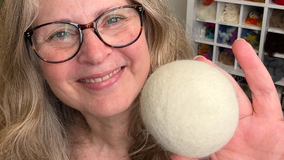 Needle-felted dryer ball Christmas decoration challenge with Sarah Ritchie