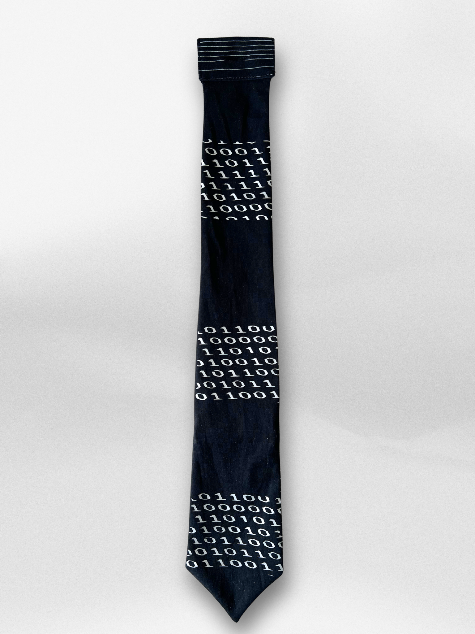 Button-on tie with error print