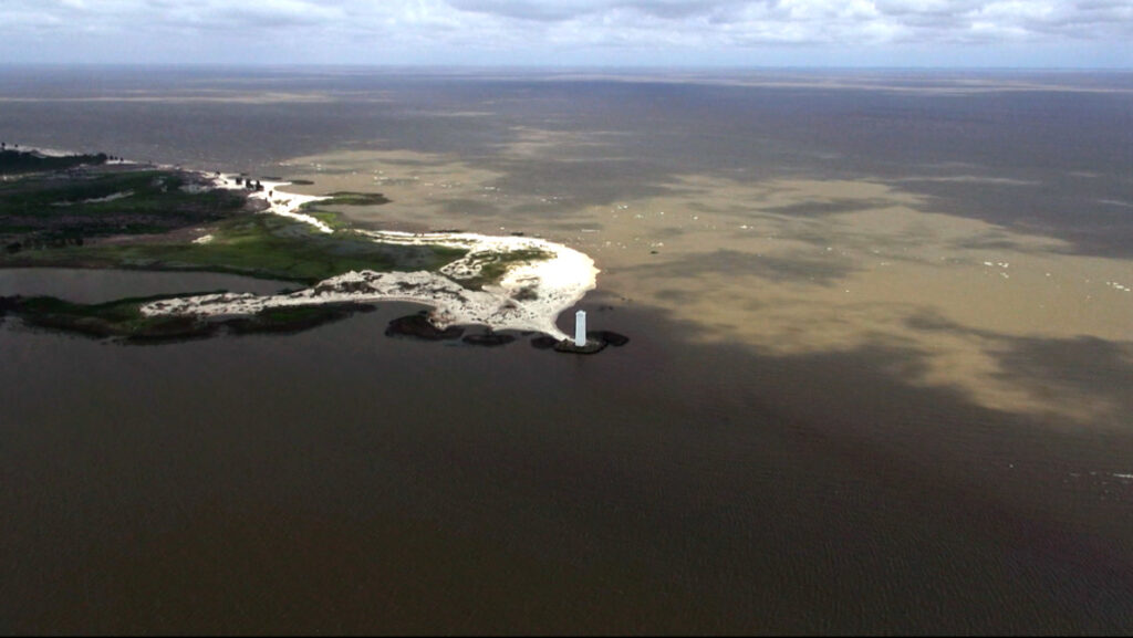 água