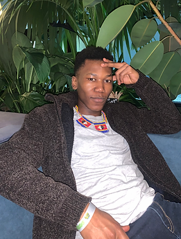 Zwelakhe_at_the_club.HEIC