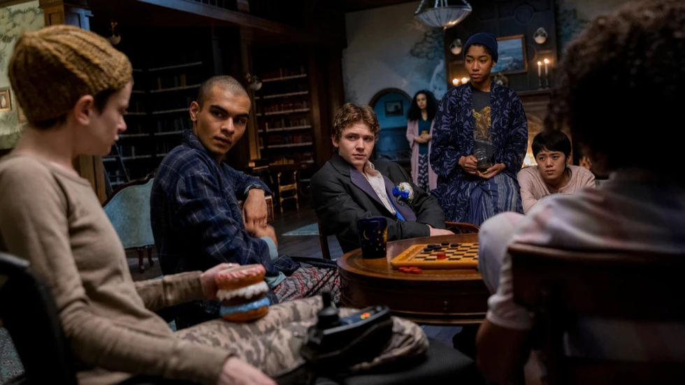 The Midnight Club - Int. Brightliffe Library