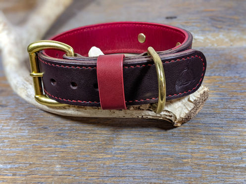 Bridle leather collar with red liner