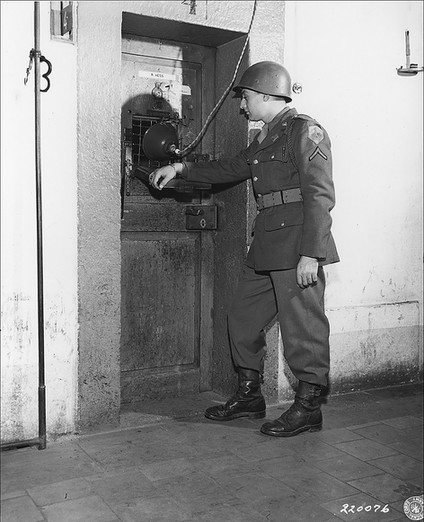 Each guard worked two hours on, four off for a 24 hour shift. At night, lights were used to illuminate prisoners as they slept – with their hands out of the blankets and on their backs not facing the wall/away from light