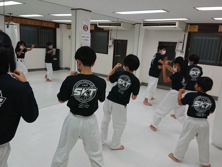 大田区 萩中 志誠會 空手 チームTシャツ完成!火曜18:00練習風景