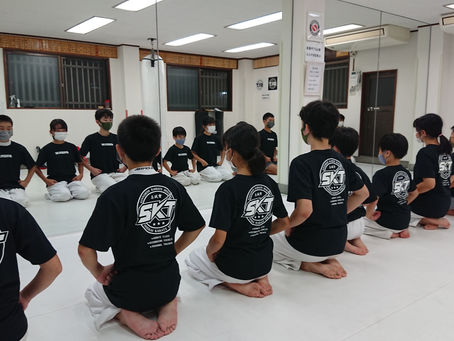 大田区 萩中 志誠會 空手 18:00 黙想中です!