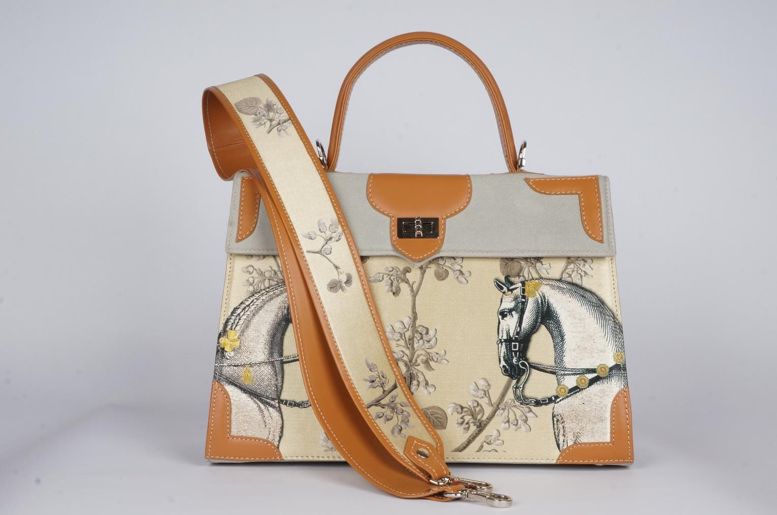 Marquise  velours gris & cuir gold " Rencontre équestre " 71