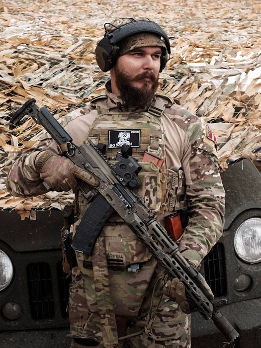 Нікіта Таренов, український військовий, позивний «ЛАТВІЄЦЬ». Фото та відео з особистого архіву. Меморіальна сторінка загиблого захисника України.