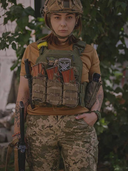 Анастасія Кравчук, українська військова, позивний «ЛАВАНДА». Фото та відео з особистого архіву. Меморіальна сторінка загиблої захисниці України.