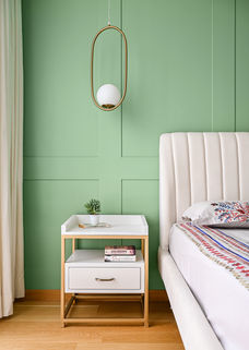 12. Younger daughter_s bedroom.jpg